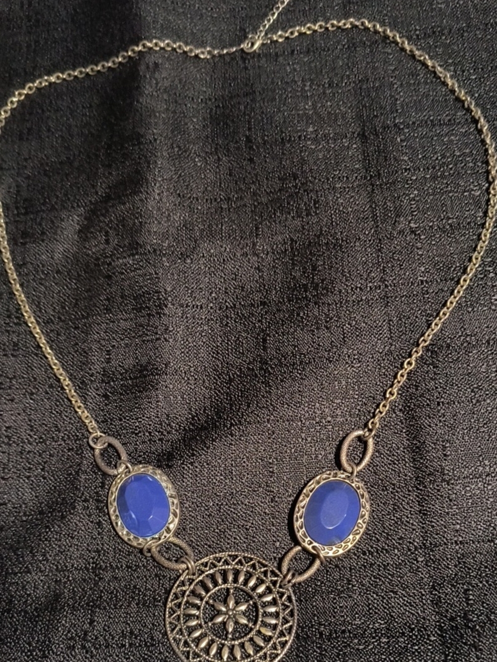 Vintage-Inspired Blue Stone Medallion Necklace for Women